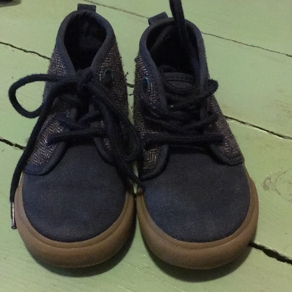 👶🏻Old Navy Casual Shoes size 5
